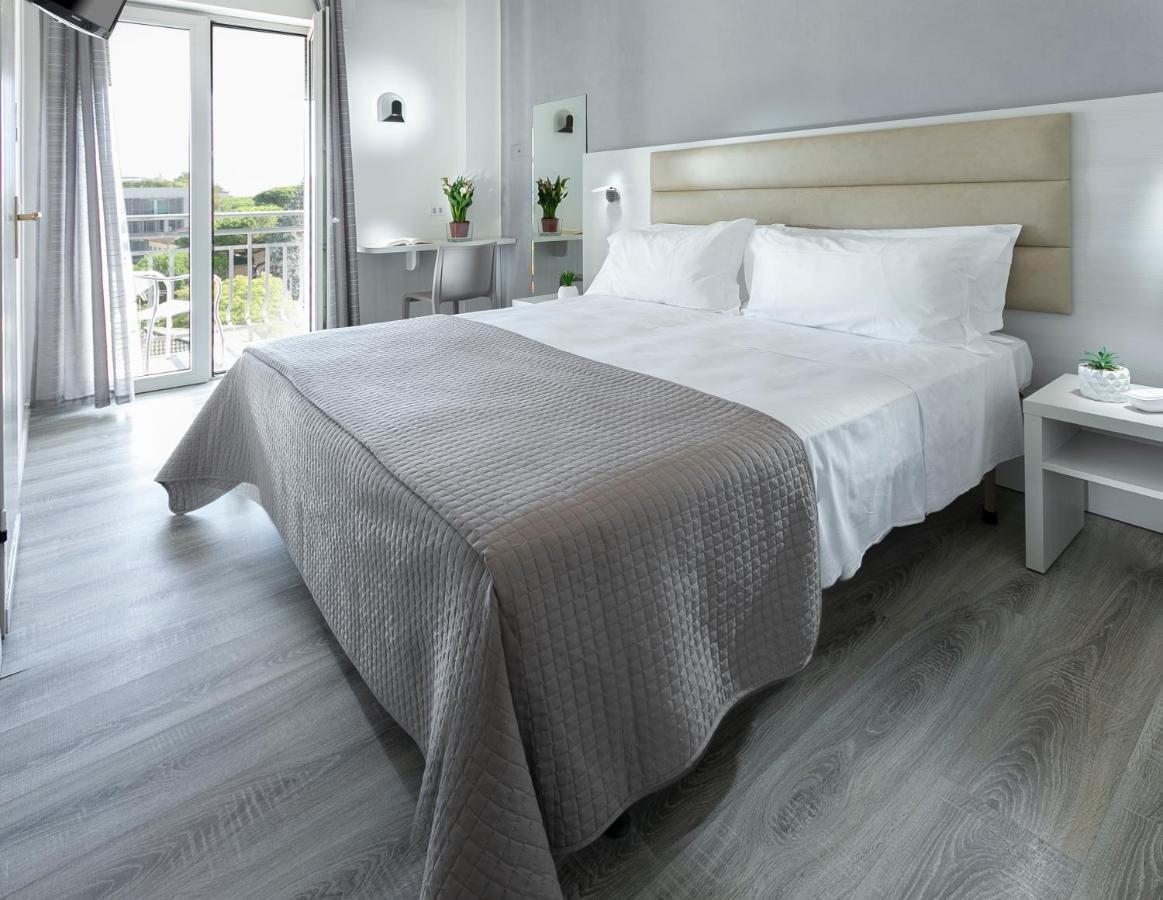 Hotel Zanarini In Centro A Ричоне Екстериор снимка