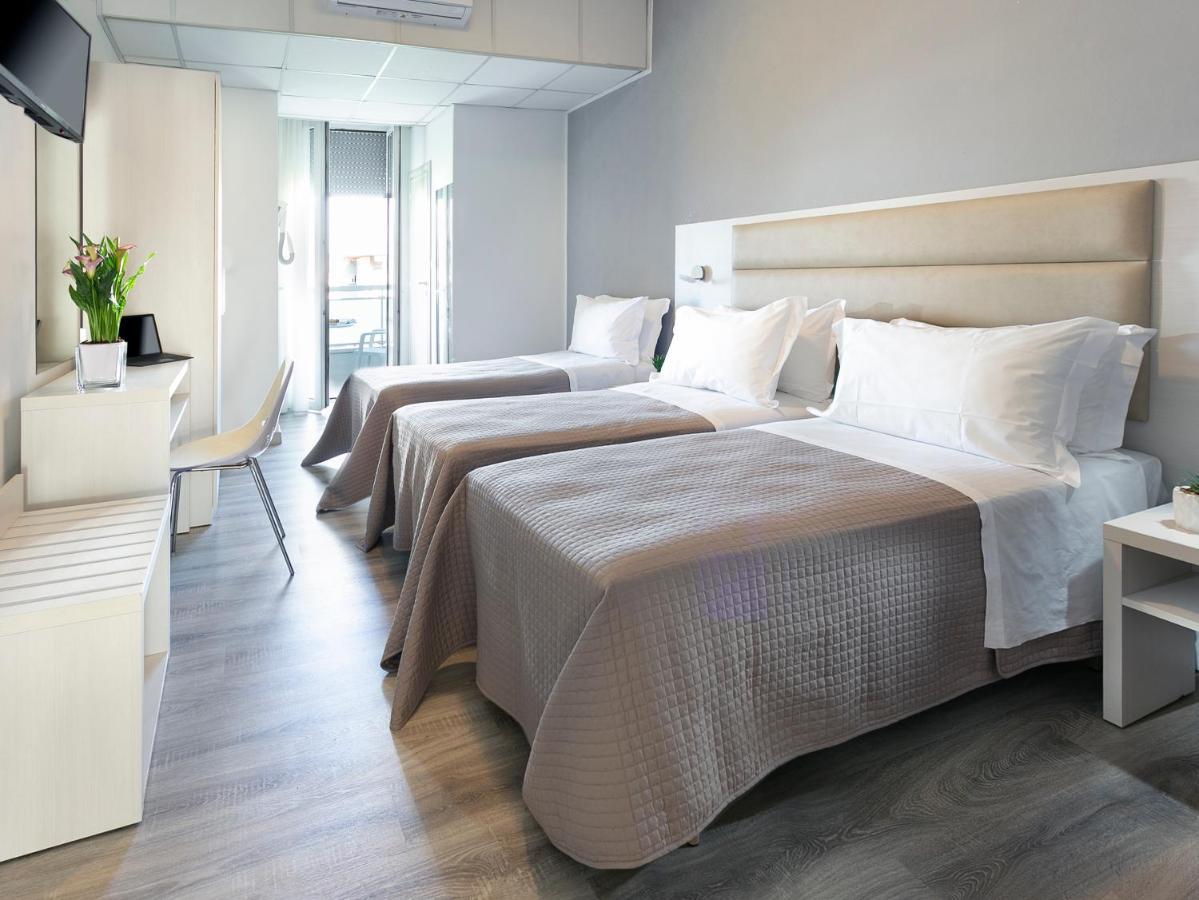 Hotel Zanarini In Centro A Ричоне Екстериор снимка