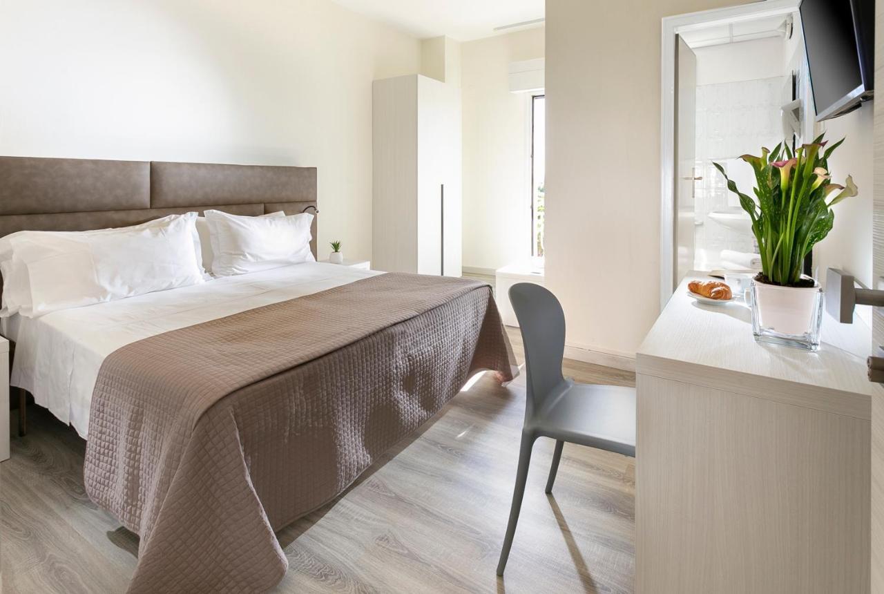 Hotel Zanarini In Centro A Ричоне Екстериор снимка