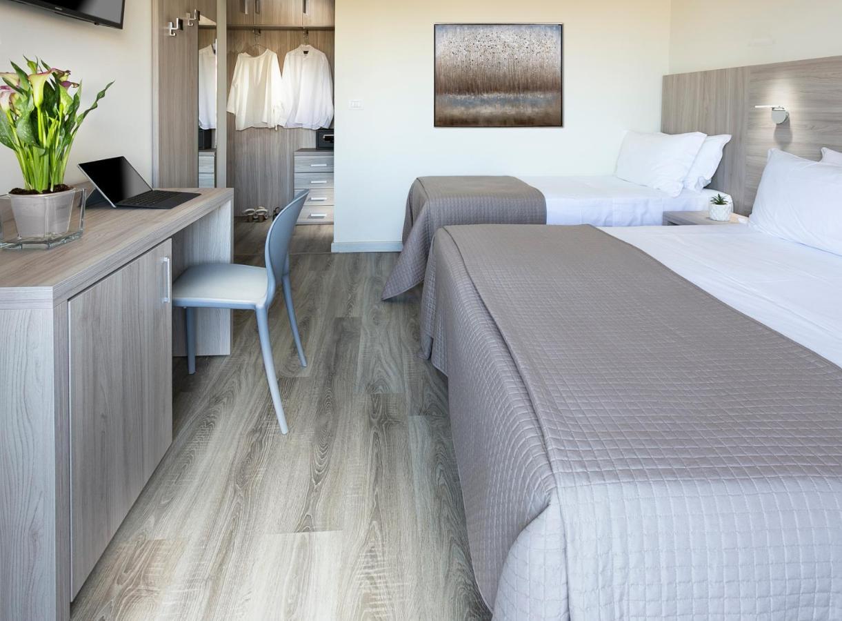 Hotel Zanarini In Centro A Ричоне Екстериор снимка