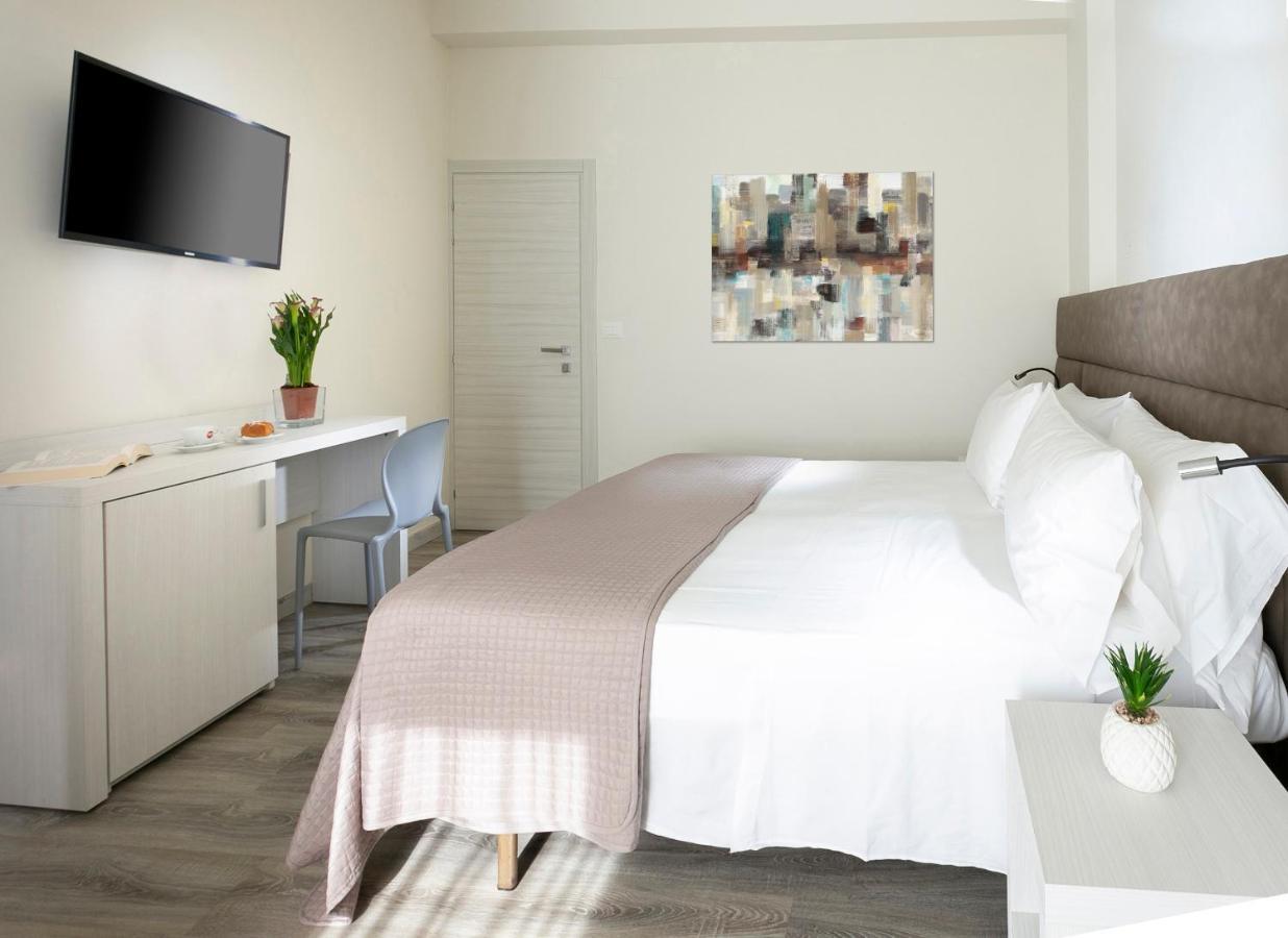 Hotel Zanarini In Centro A Ричоне Екстериор снимка