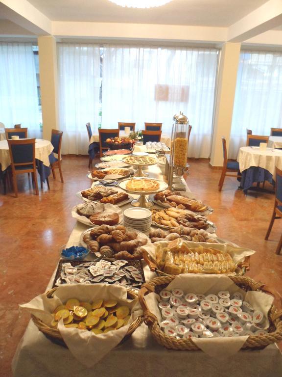 Hotel Zanarini In Centro A Ричоне Екстериор снимка
