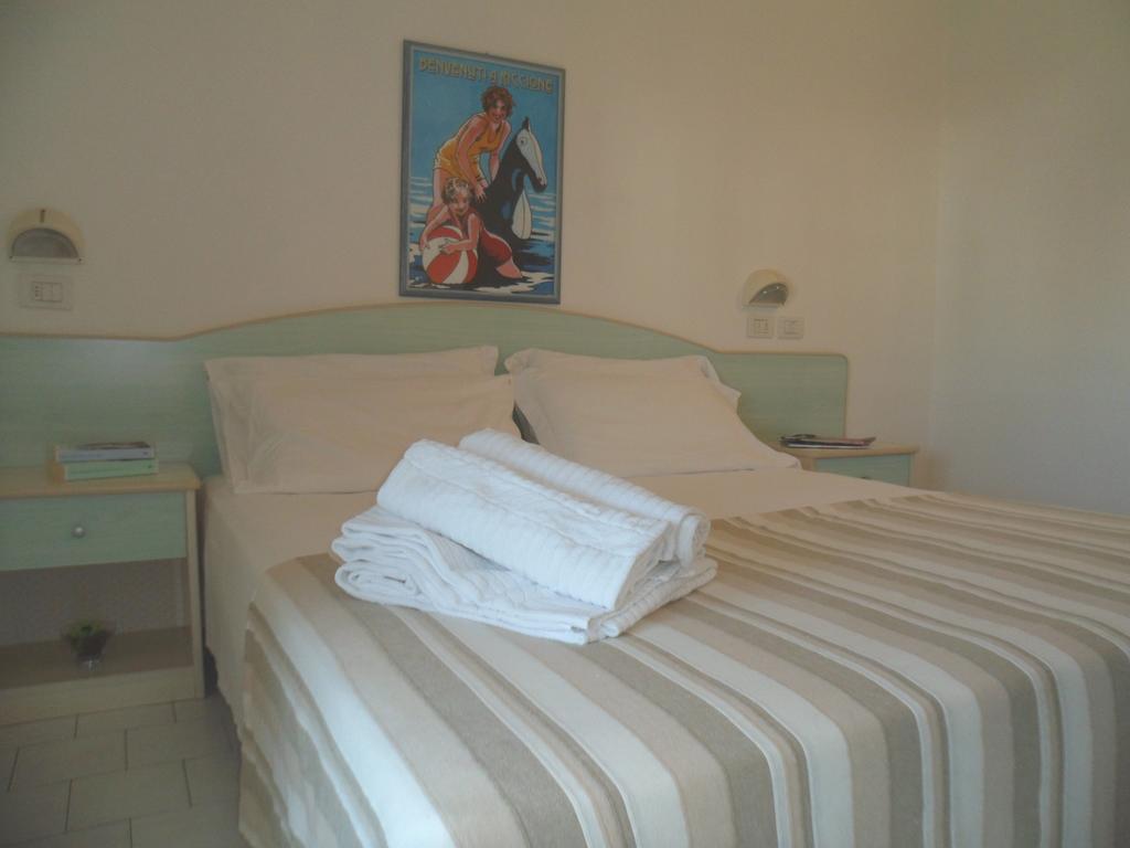Hotel Zanarini In Centro A Ричоне Екстериор снимка