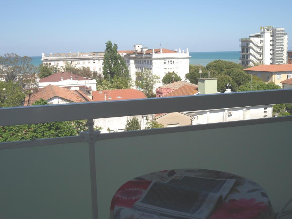 Hotel Zanarini In Centro A Ричоне Екстериор снимка