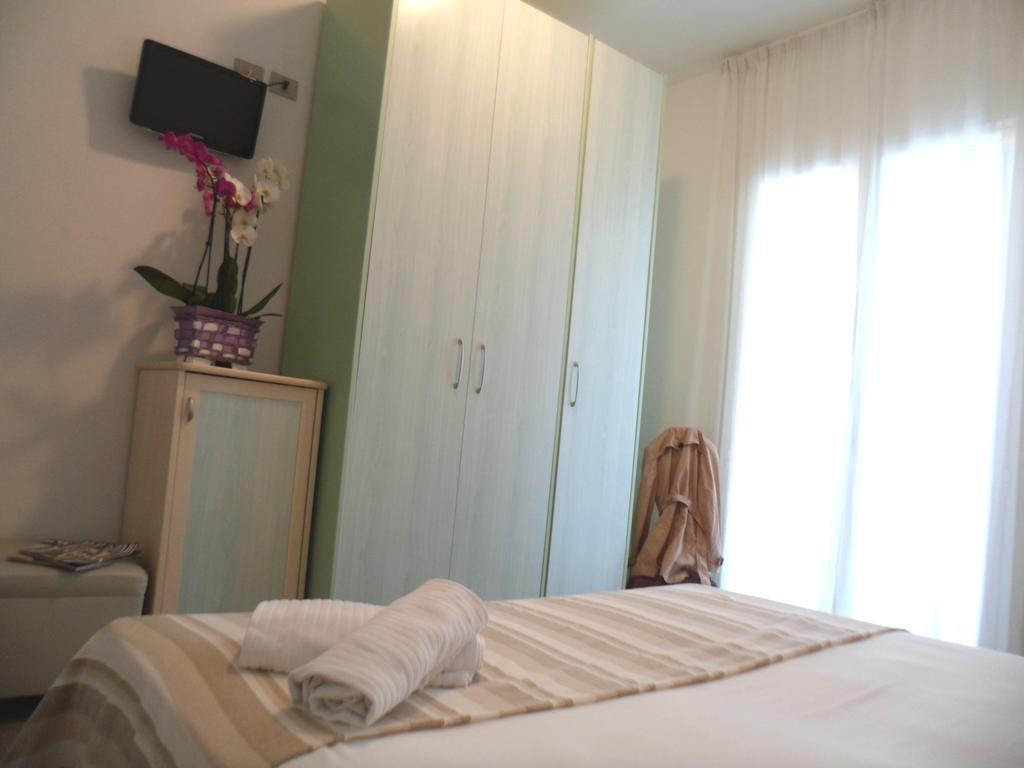 Hotel Zanarini In Centro A Ричоне Екстериор снимка