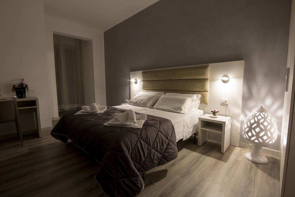 Hotel Zanarini In Centro A Ричоне Екстериор снимка