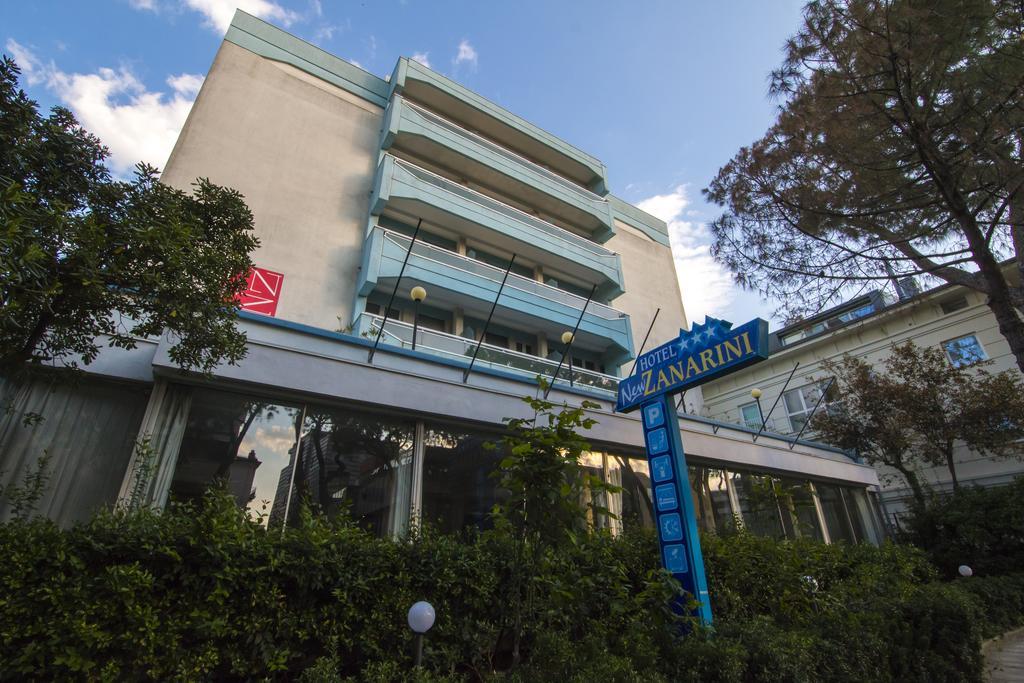 Hotel Zanarini In Centro A Ричоне Екстериор снимка