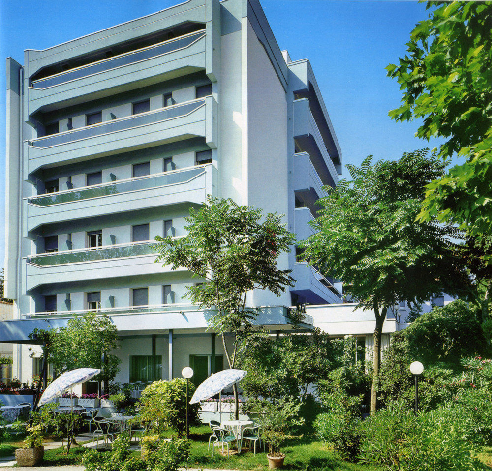 Hotel Zanarini In Centro A Ричоне Екстериор снимка