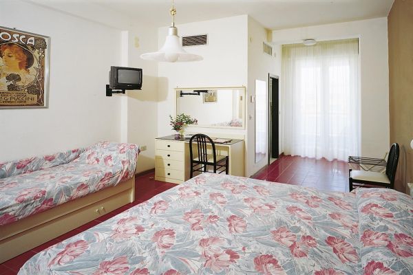 Hotel Zanarini In Centro A Ричоне Екстериор снимка