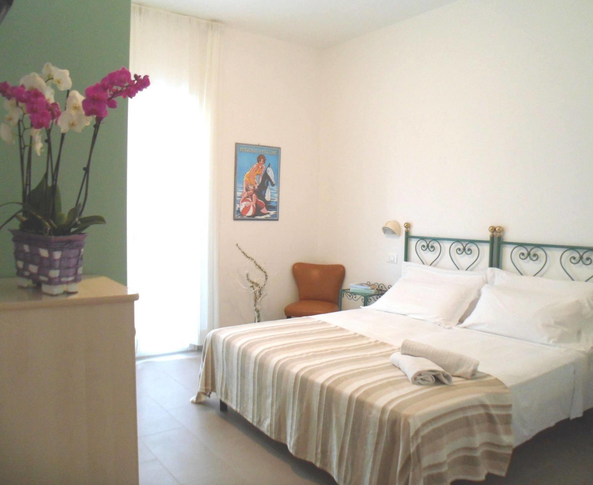 Hotel Zanarini In Centro A Ричоне Екстериор снимка