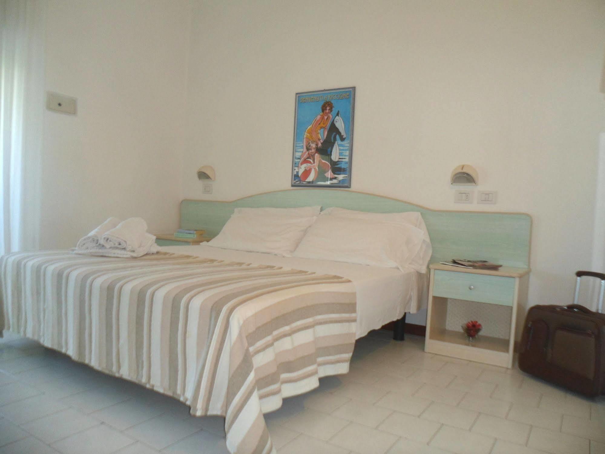Hotel Zanarini In Centro A Ричоне Екстериор снимка